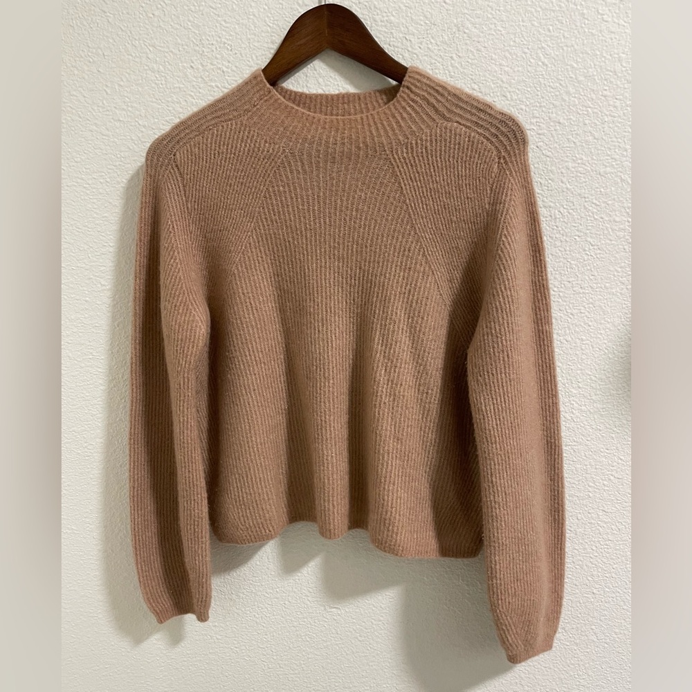 Banana Republic Elegant Tan Crew Neck wool blend Sweater